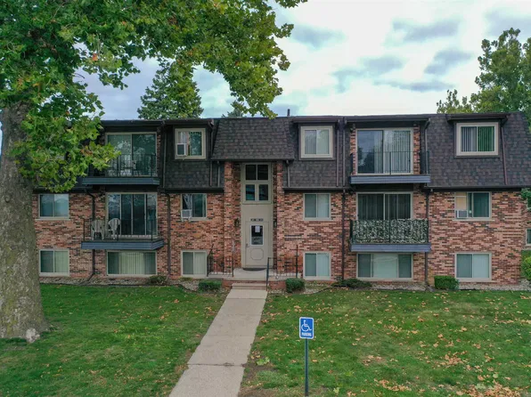 310 Riviera Dr, Saint Clair Shores, MI 48080
