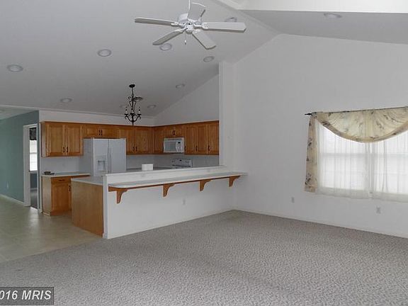 5th image of 700 Golden Spring Dr