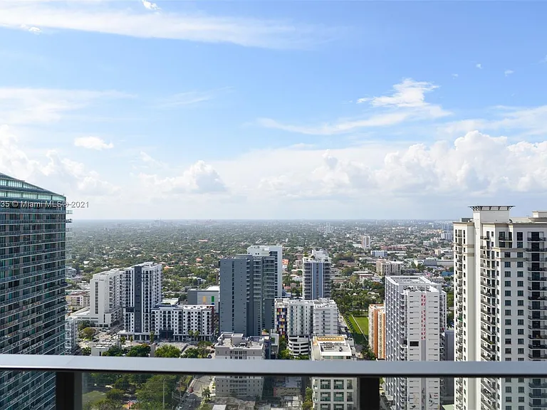 Brickell Plz — Photo 8