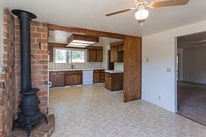 4th image of 21819 Coloma Dr