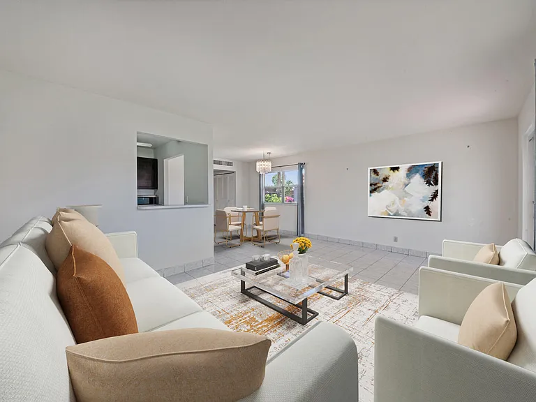 274 Seville Ct #L — Photo 3