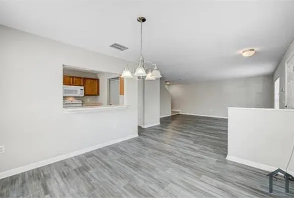 3 bed, 1408 sqft, $2,450 — Photo 3