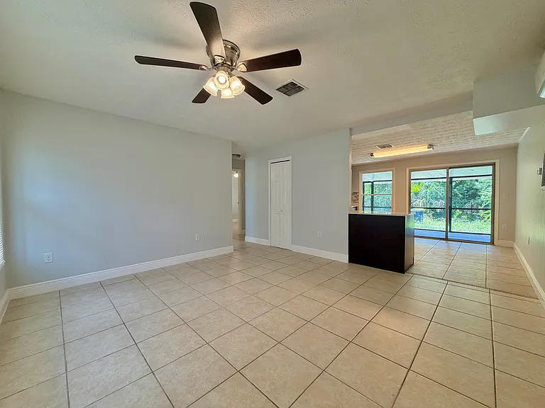 701 E Magnolia St #B — Photo 2