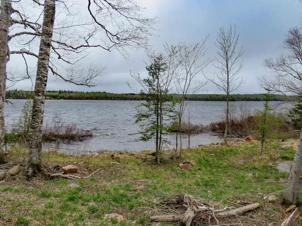 1045 S Shore Dr, Grand Marais, MN 55604
