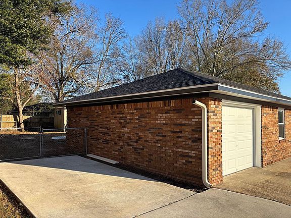 3rd image of 12488 Briarwood Dr W