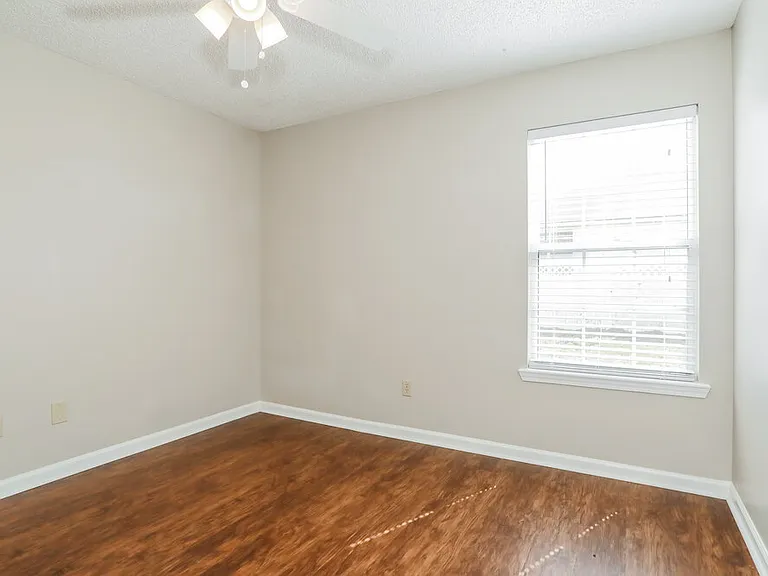 1829 Northglen Cir — Photo 9