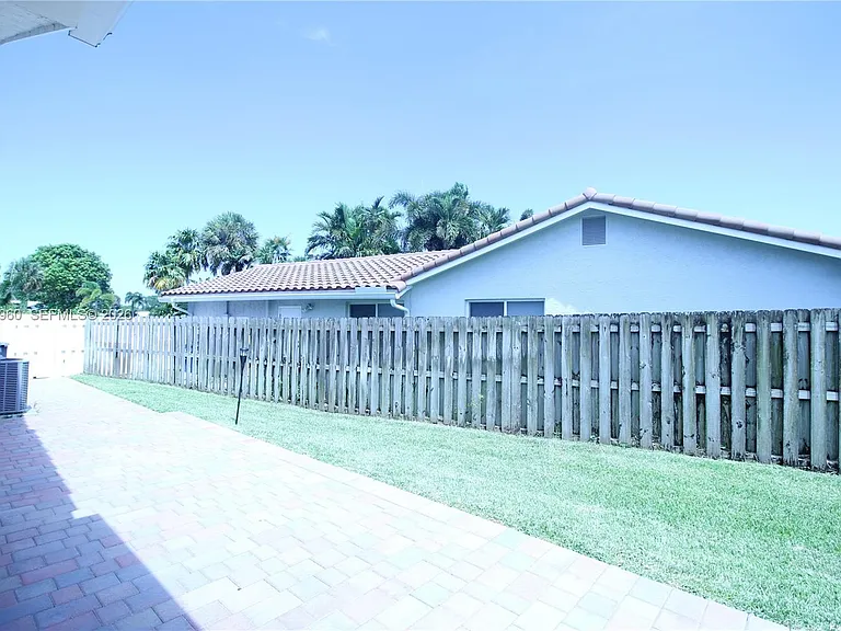 6486 Woodbury Rd — Photo 25