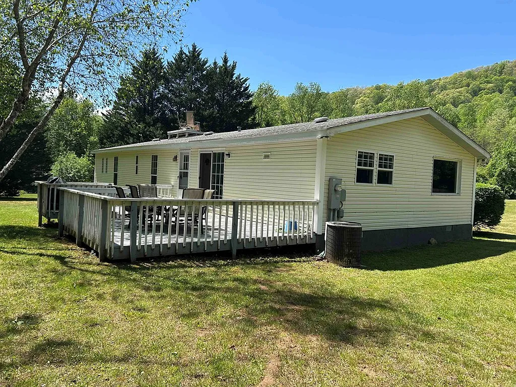 Building Photo - 113 Logan Creek Ln
