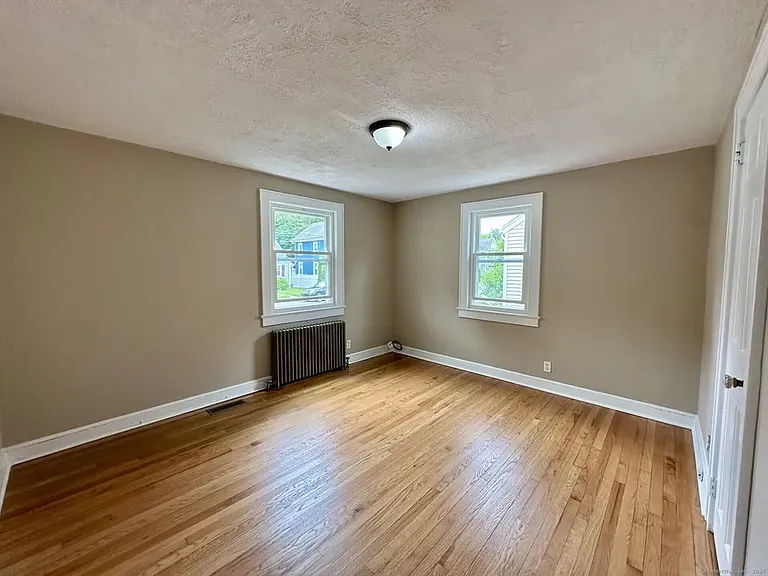 33 Emerson St — Photo 1