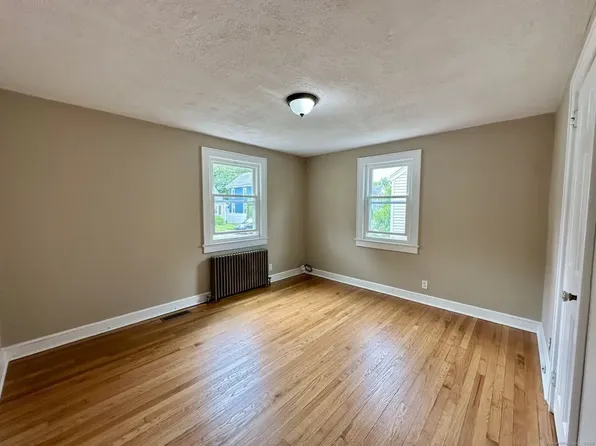 33 Emerson St, Norwalk, CT 06855