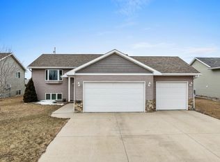 2844 Grey Eagle Pass, Minot, ND 58703