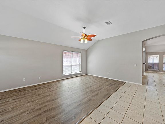 4th image of 1602 Cedar Elm Dr
