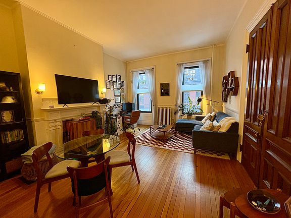 4th image of 16 Hereford St APT 3