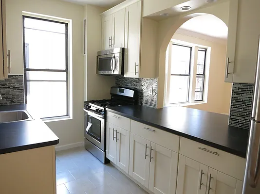 Rented by Bohemia Realty Group | media 16