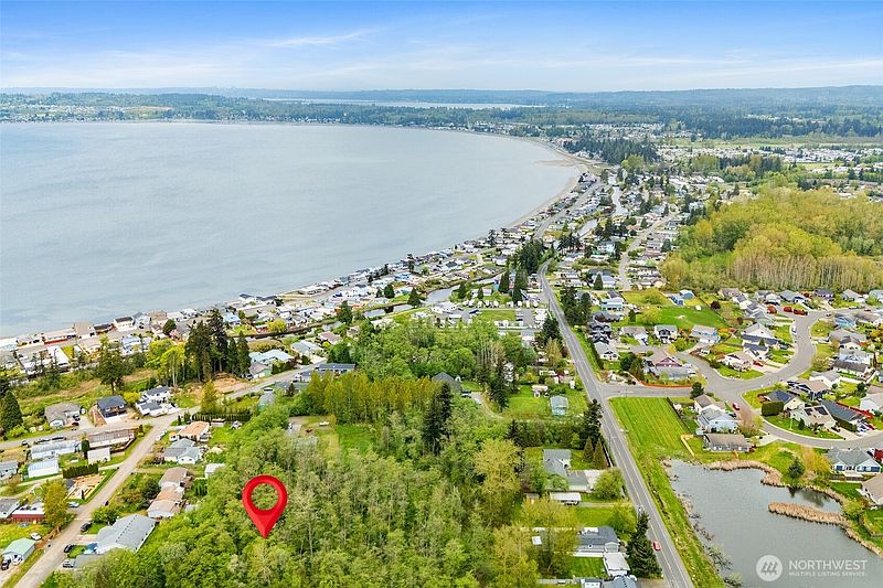 2nd image of 4884 Bay Road