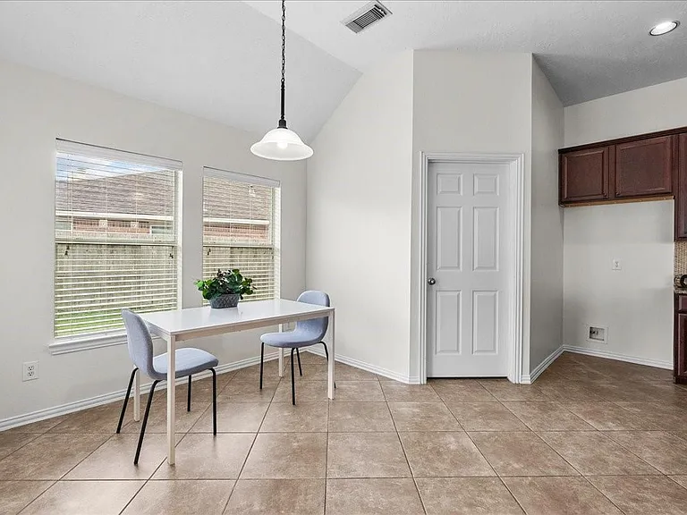 2120 Red Timber Ct — Photo 11