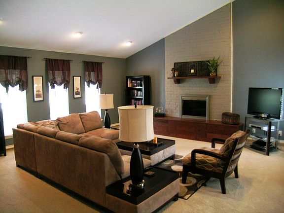 2nd image of 1806 Lewis Dr