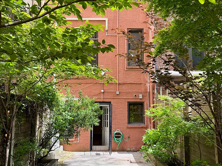 137 Manhattan Ave #1 — Photo 8
