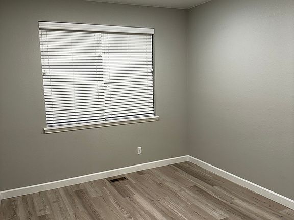 Den/office (1st floor)