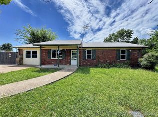 17564 W Grandview Dr, Tahlequah, OK 74464