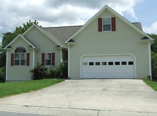 105 Twin Oaks Dr, Calhoun, GA 30701