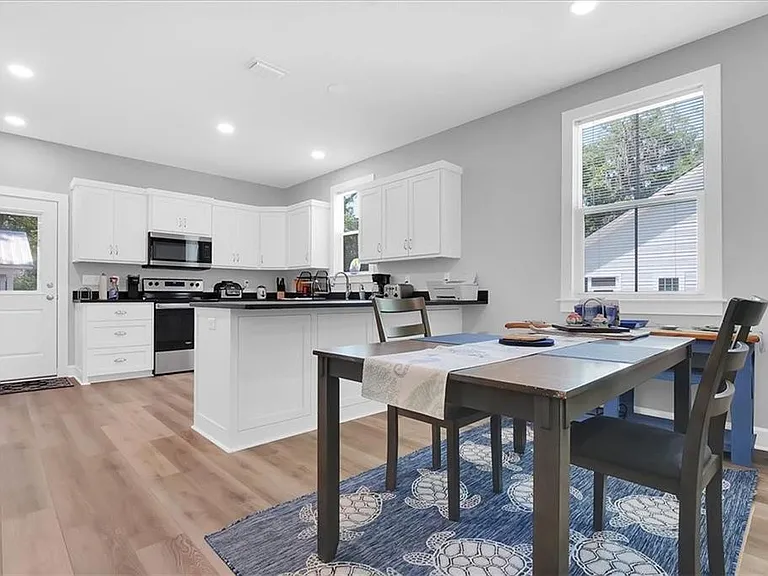 1115 E Broad St — Photo 20