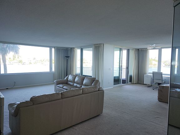 4th image of 736 Island Way APT 205