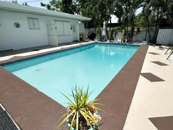 825 NE 6th St #2, Hallandale, FL 33009