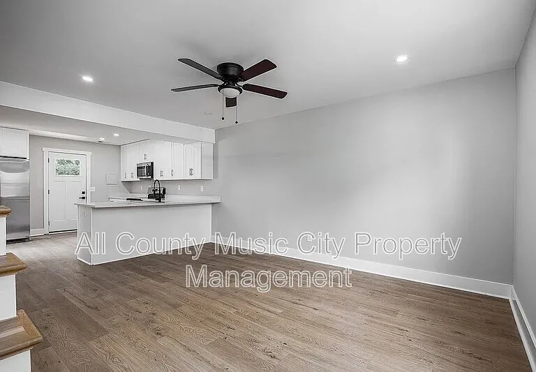 1907 S Lyle Ln — Photo 6