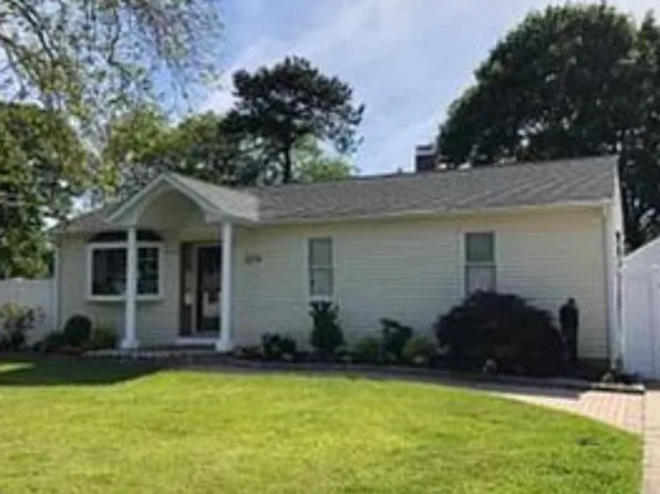 (undisclosed Address), Bay Shore, NY 11706