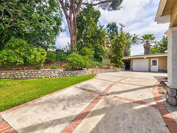 3rd image of 16875 Sausalito Dr