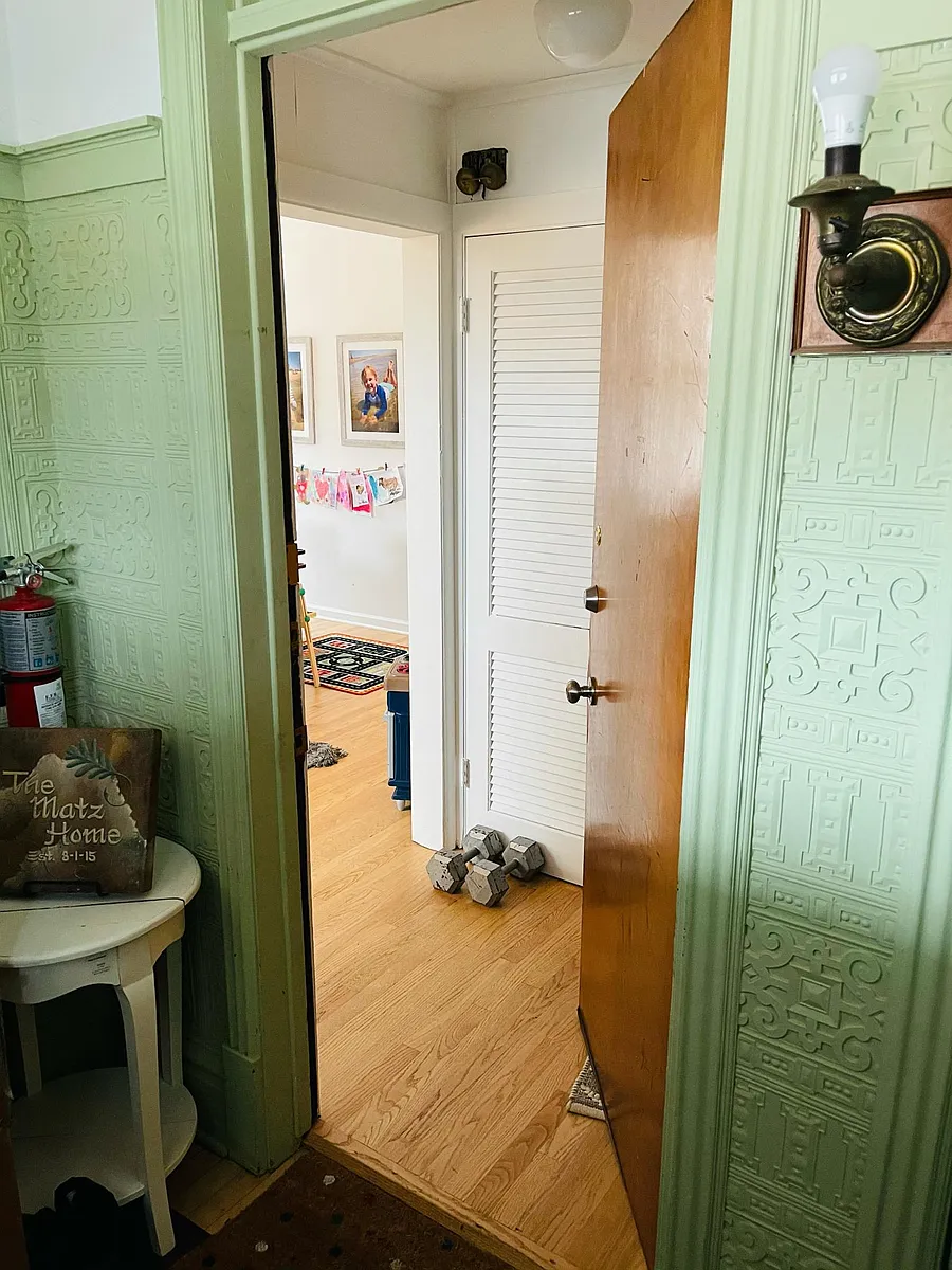 Building Photo - 1901 W Larchmont Ave #1