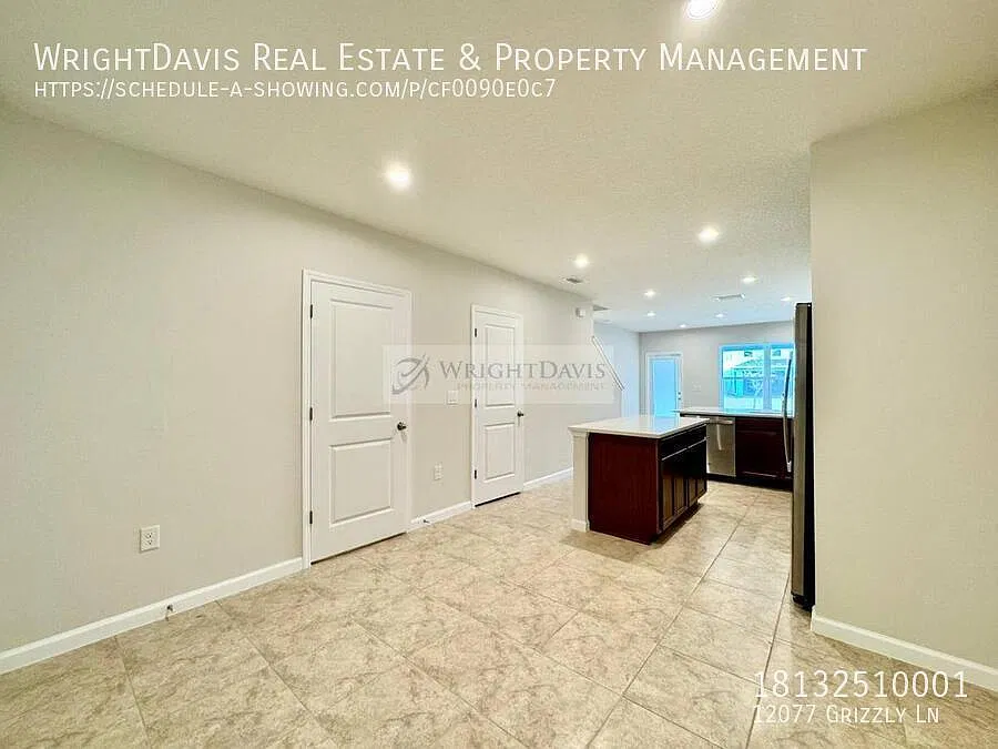 Beautiful 3/2.5 townhome in New Port Richey! — Photo 2