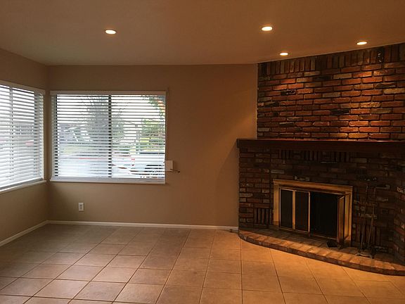 4th image of 1116 N Soldano Dr