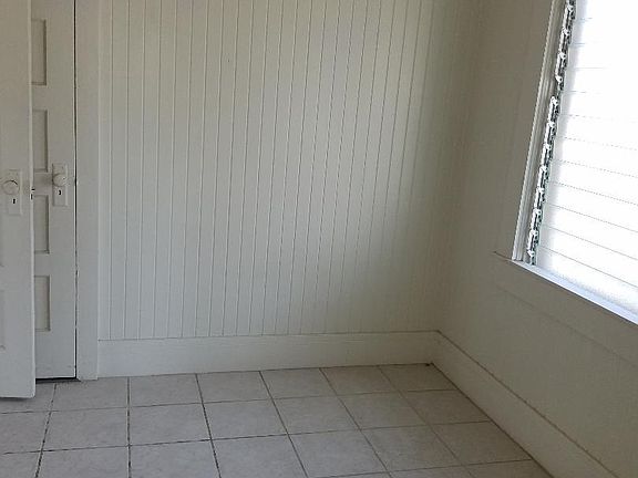 3rd image of 707 Hausten St