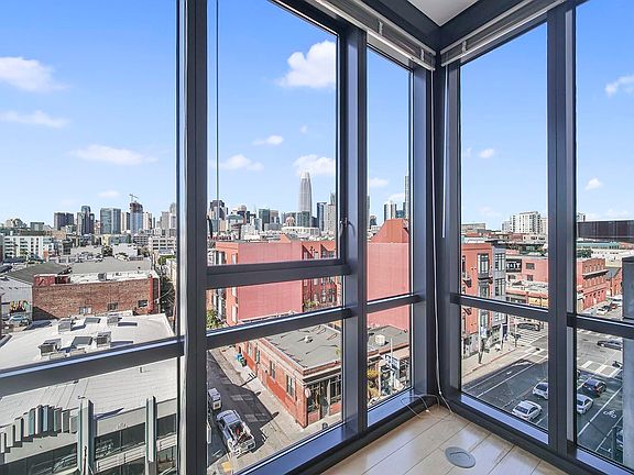 3rd image of 250 King St Unit 816