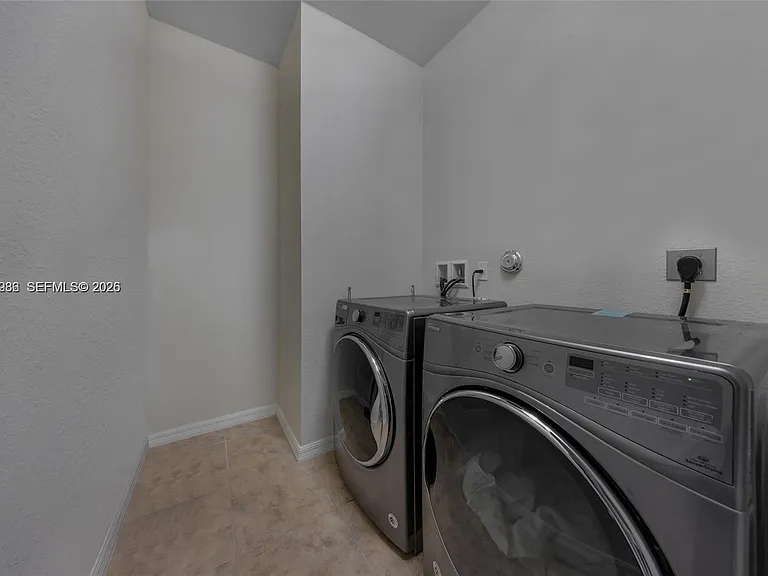 932 Banyan Dr — Photo 22