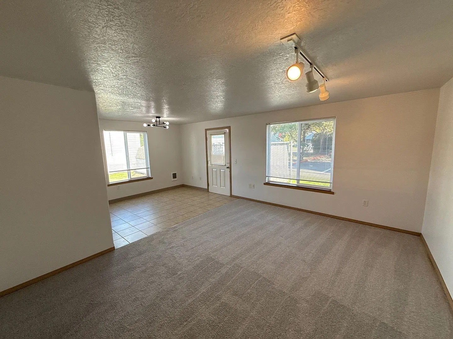 2 bed, 2.0 bath, 1049 sqft, $1,495 — Photo 4