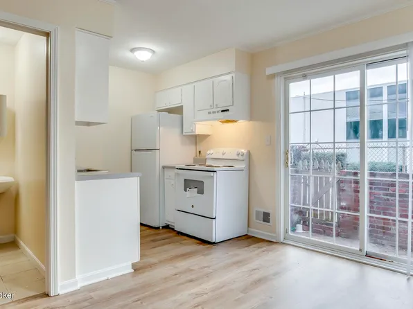 1924 Goldsmith Ln Unit 38, Louisville, KY 40218