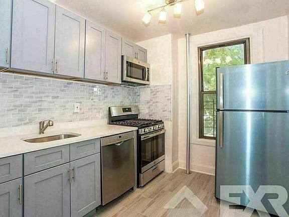 2nd image of 853 Putman Ave #1R