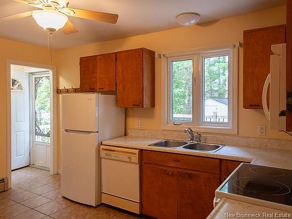 4th image of 72 Hartt St