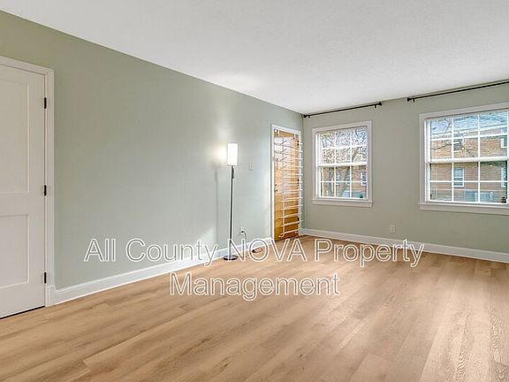 5th image of 2405 Arlington Blvd APT 101