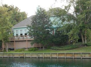 205 Marsh Wren Ct, Emerald Isle, NC 28594