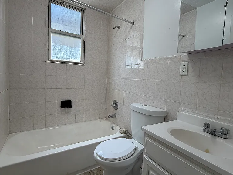 67 Van Cortlandt Park Ave #3L — Photo 8