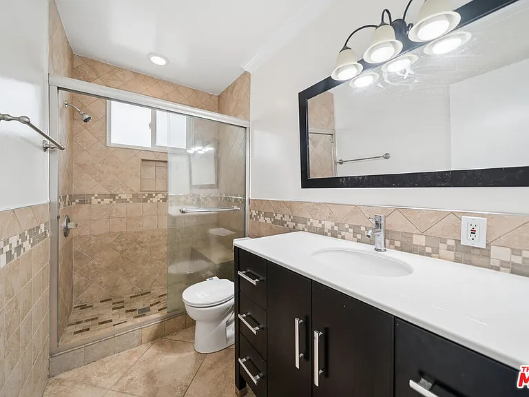 1215 N Hayworth Ave #203 — Photo 8