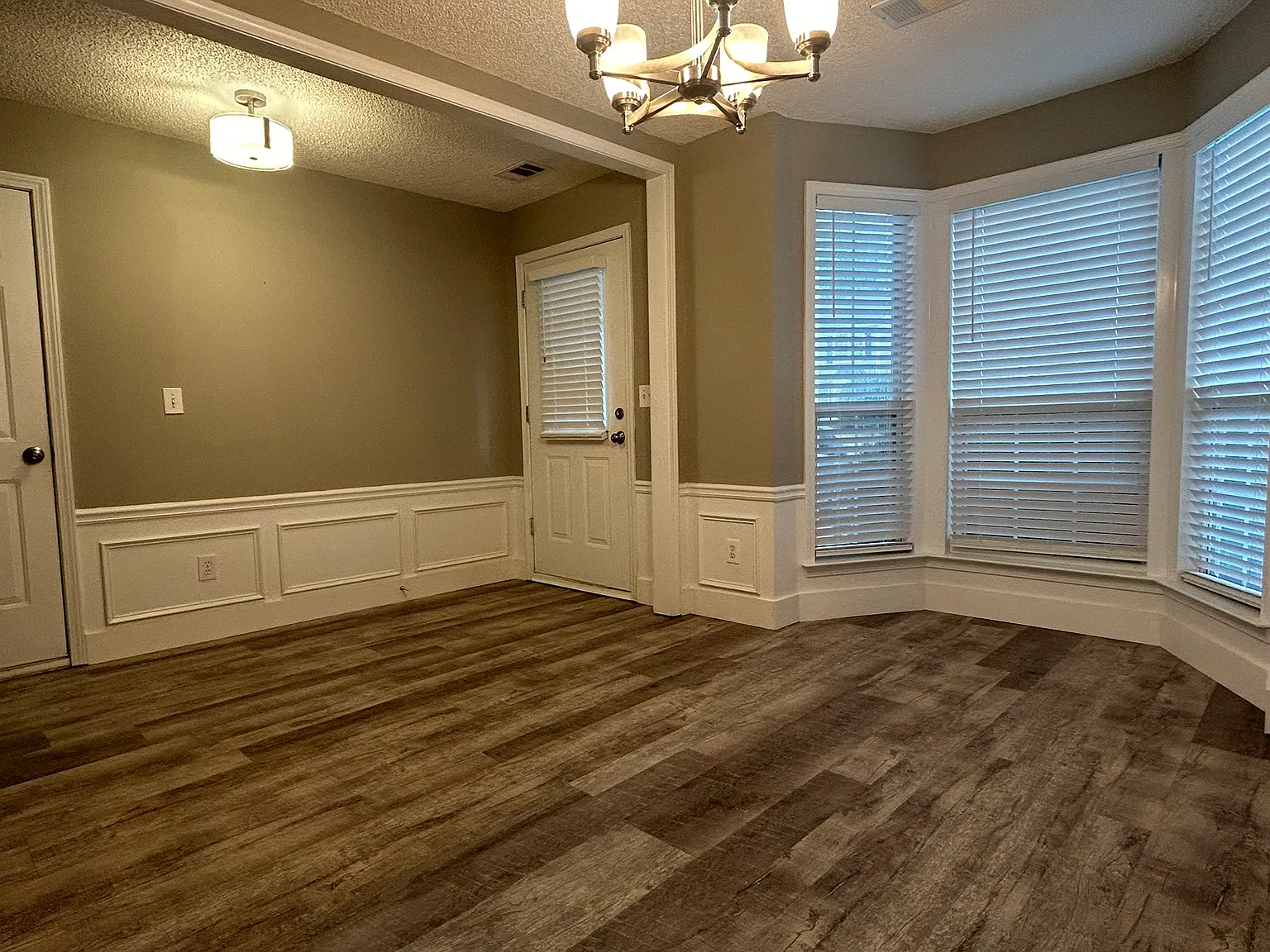 3 bed, 2.5 bath, 1740 sqft, $2,095 — Photo 4