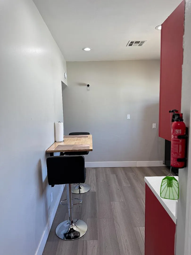 Unit Photo - 1845 E Monroe St #2
