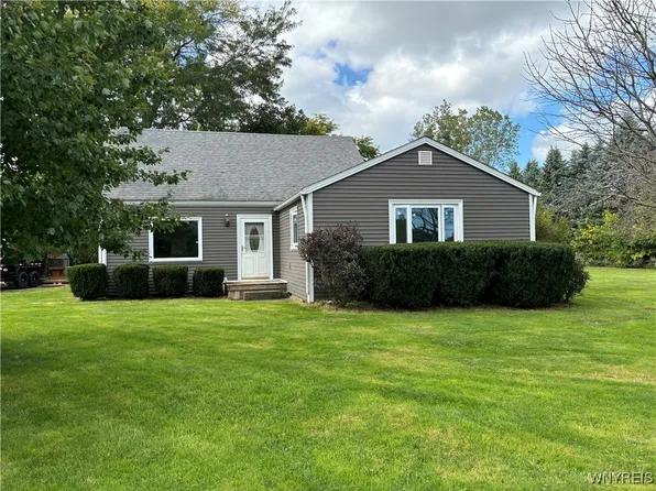 2444 Transit Rd, Newfane, NY 14108