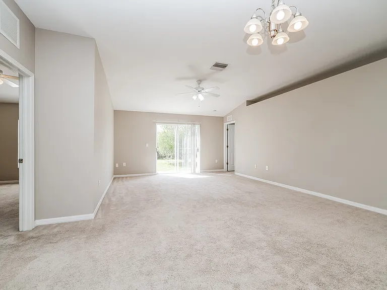 4013 Constantine Loop — Photo 4