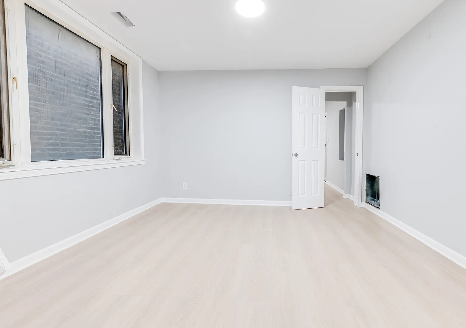 2 bed, 500 sqft, $1,800 — Photo 2
